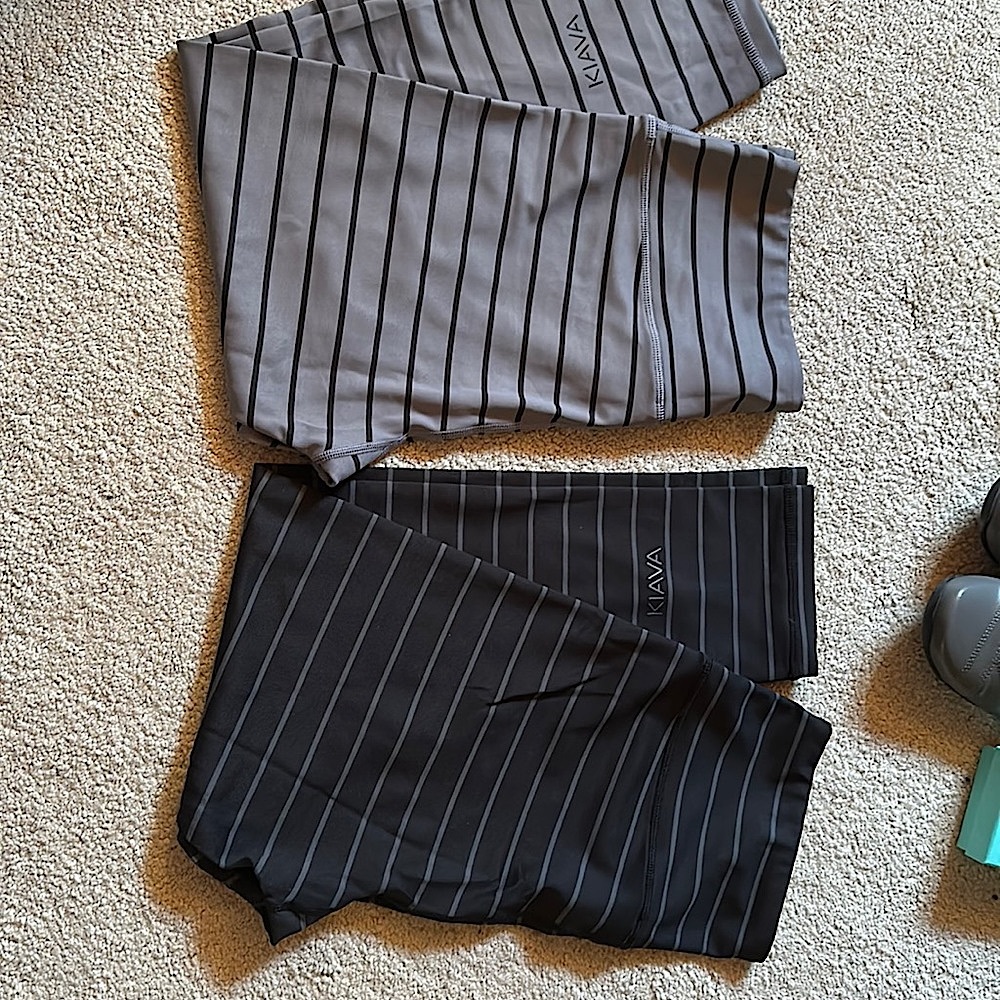 Kiava Cropped Leggings 2 pair set New L